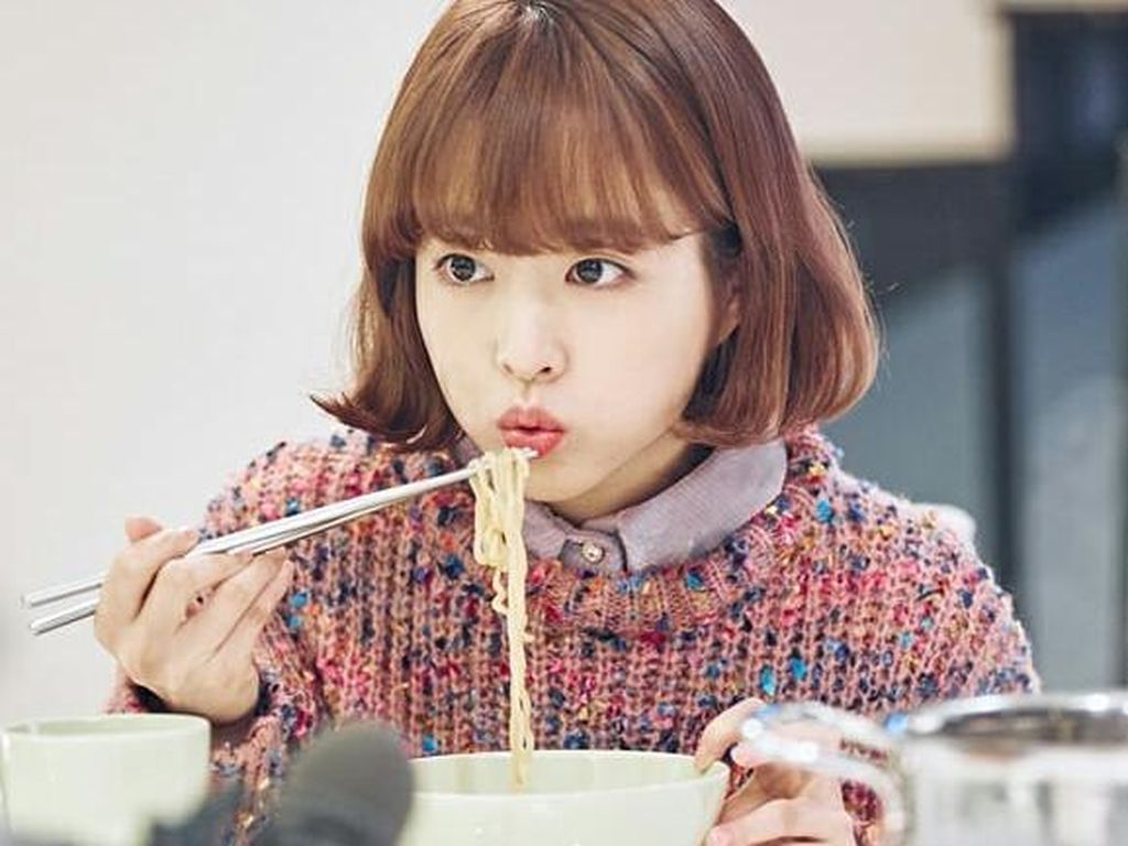 Park Bo Young Saat Jadi Chef hingga Melahap Mie dalam Adegan Drama