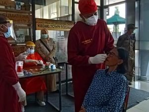 Awas, Nekat Berkerumun di Mal Kota Kediri Di-Rapid Antigen