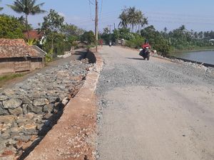 Longsor Kelar Diperbaiki, Jl Tanjung Burung Tangerang Bakal Dicor Longsor Kelar Diperbaiki, Jl Tanjung Burung Tangerang Bakal Dicor