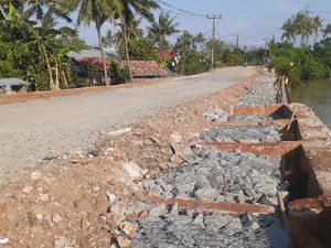 Pengecoran Jl Tanjung Burung Tangerang Tunggu Tanggul Permanen BBWSCC Pengecoran Jl Tanjung Burung Tangerang Tunggu Tanggul Permanen BBWSCC