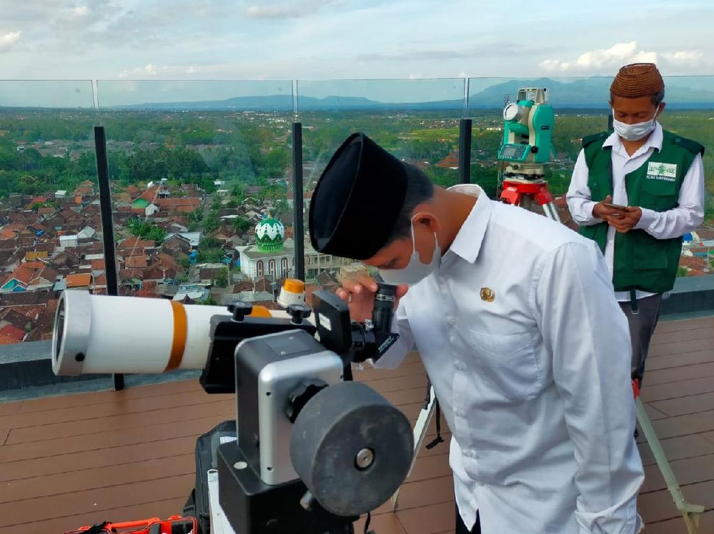 Hilal 1 Syawal Tak Tampak di Banyuwangi Hilal 1 Syawal Tak Tampak di Banyuwangi
