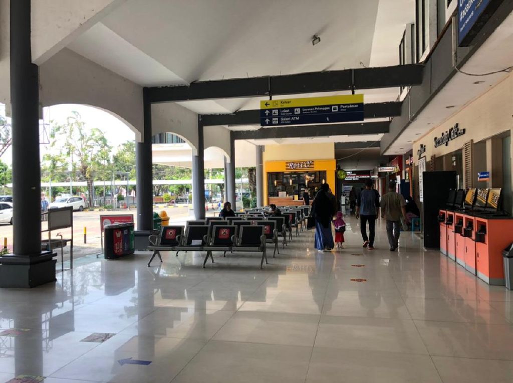 6 Hari, 240 Orang Ditolak Naik KA di Dua Stasiun Surabaya Saat Larangan Mudik 6 Hari, 240 Orang Ditolak Naik KA di Dua Stasiun Surabaya Saat Larangan Mudik