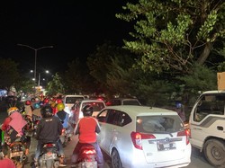 Jalur Penyekatan Jembatan Suramadu Arah Madura Macet Hingga 1 KM