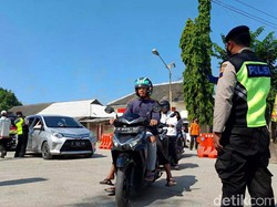 2.082 Kendaraan Diputar Balik dari 2 Pos Penyekatan Mudik Brebes