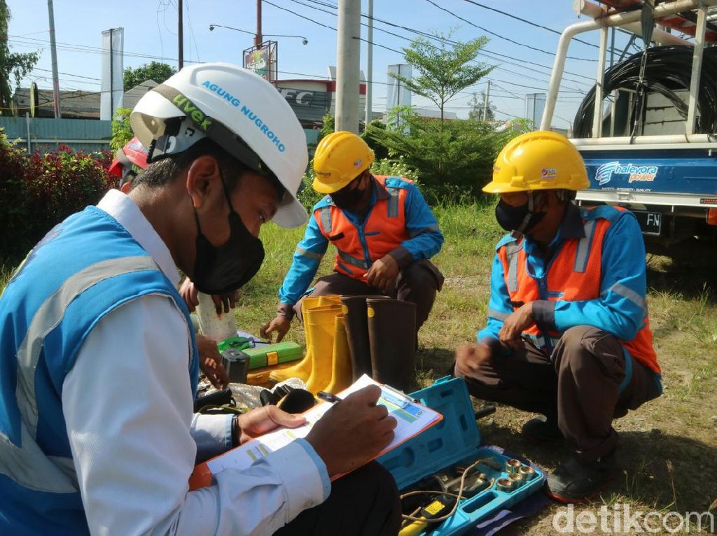 PLN Karawang Klaim Pasokan Listrik Aman Saat Lebaran PLN Karawang Klaim Pasokan Listrik Aman Saat Lebaran