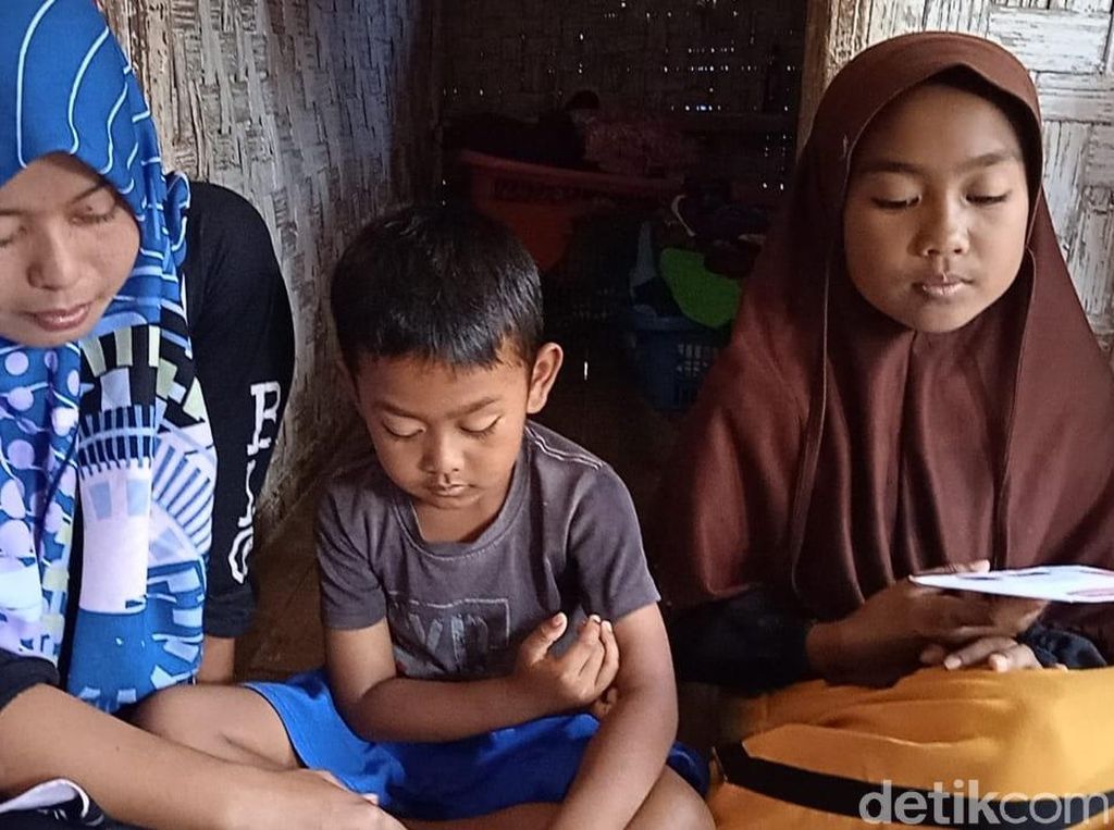 Pilu Dua Bocah Garut, Ayah-Ibu Tewas Tenggelam di Septic Tank Pilu Dua Bocah Garut, Ayah-Ibu Tewas Tenggelam di Septic Tank