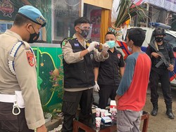 Antisipasi Pemudik, Polres Lombok Utara Lakukan Penyekatan-Tes Urine