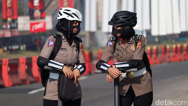 Potret Polwan Cantik yang Sosialisasikan Larangan Mudik
