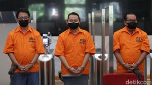 Potret Bupati Nganjuk Diborgol dan Berbaju Tahanan