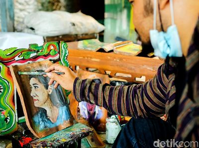 Potret Seniman di Tangerang Mengolah Limbah Menjadi Rupiah