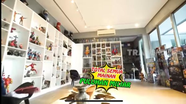 9 Potret Rumah Mewah Sultan Mainan, Ada Koleksi Action Figure Rp 1 Miliar
