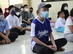 Ini Golongan Orang yang Menghardik Anak Yatim