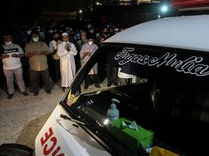 Begini Suasana Salat Jenazah Almarhum Ustaz Tengku Zulkarnain Begini Suasana Salat Jenazah Almarhum Ustaz Tengku Zulkarnain