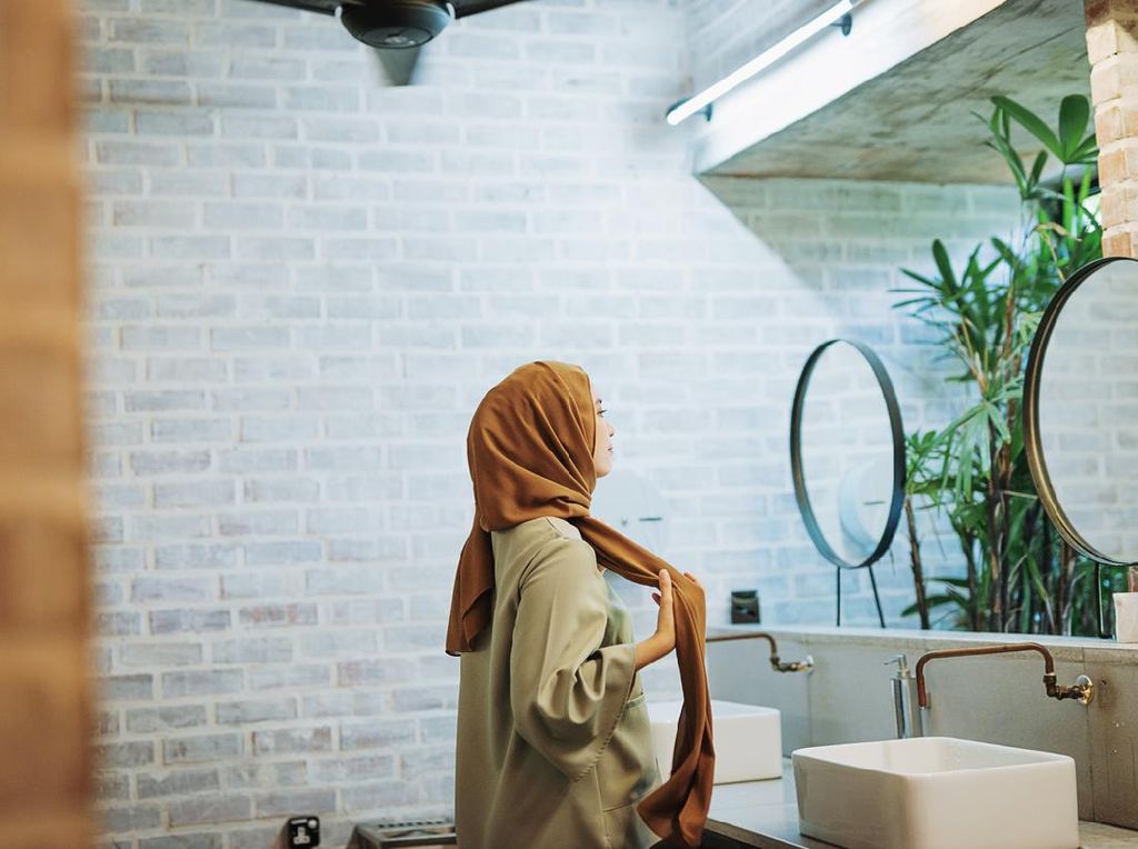 Viral Tutorial Hijab Simpel, Tapi Tak Disarankan Buat yang Naik Motor