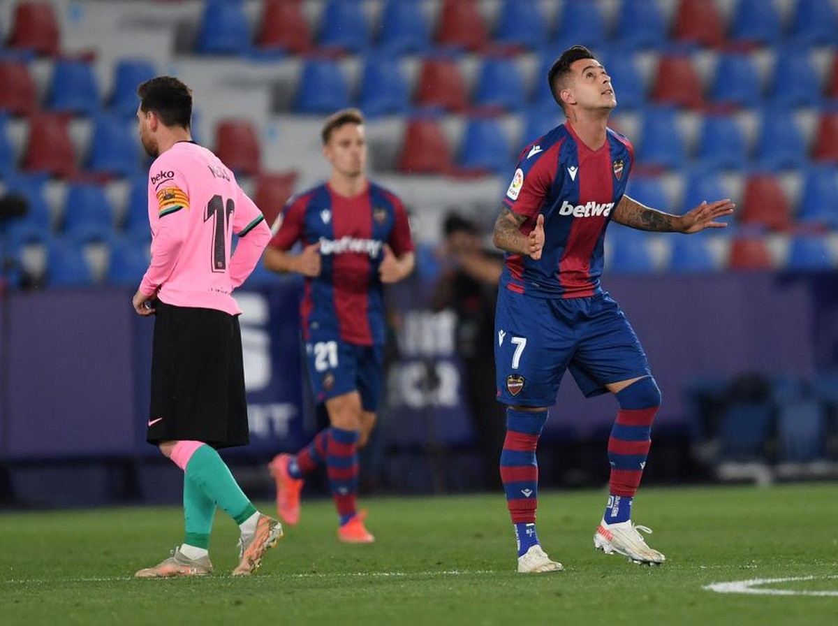 Sukses redam Barcelona di lanjutan Liga Spanyo, Levante ungkap kuncinya. (Foto: Getty Images/Alex Caparros)