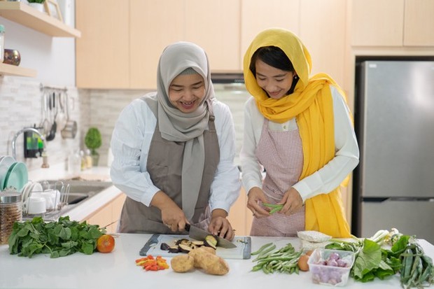 Jangan pernah memberikan jawaban palsu saat ditanya oleh sanak saudara ketika hari lebaran.