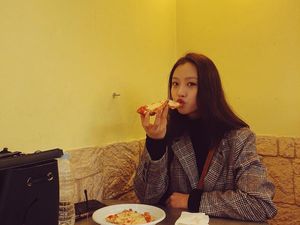 Cantiknya Go Min Si Pemeran Youth of May Saat Kulineran Cantiknya Go Min Si Pemeran Youth of May Saat Kulineran