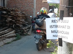 Warga Cirebon Sediakan Kopi Gratis Bagi Pemudik yang Melintasi Jalur Tikus