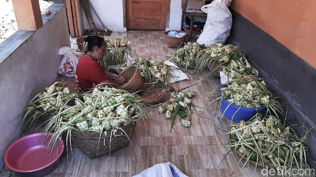 Jelang Lebaran, Warga Kampung Ketupat Bogor Banjir Orderan Jelang Lebaran, Warga Kampung Ketupat Bogor Banjir Orderan
