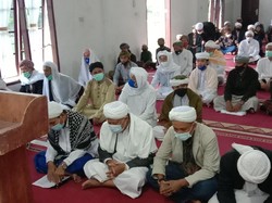 Suasana Jemaah Naqsabandiyah Sumut Salat Idul Fitri 1442 H Pagi Ini