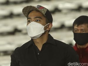 Tangan Kaesang Bikin Salfok saat Datang ke Acara Ultah, Rangkul Nadya Arifta? Tangan Kaesang Bikin Salfok saat Datang ke Acara Ultah, Rangkul Nadya Arifta?