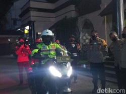 Naik Motor, Kapolda Jabar Pantau Malam Takbiran di Bandung