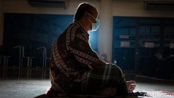 Khusyuk Takbiran di Masjid Raya Bintaro
