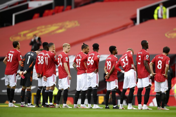 manchester united Manchester United players before the English Premier League soccer match between Manchester United and Leicester City, at the Old Trafford stadium in Manchester, England, Tuesday, May 11, 2021. (Michael Regan/Pool via AP)