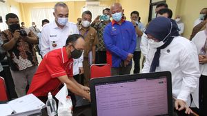 Menaker Ida Fauziyah Tinjau Posko THR di Tangerang