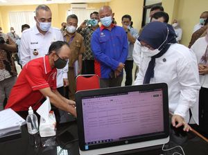 Menaker Ida Fauziyah Tinjau Posko THR di Tangerang