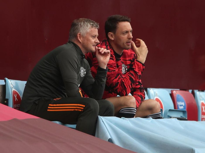 BIRMINGHAM, ENGLAND - MAY 09: Ole Gunnar Solskjaer, Manager of Manchester United talks to Nemanja Matic during the Premier League match between Aston Villa and Manchester United at Villa Park on May 09, 2021 in Birmingham, England. Sporting stadiums around the UK remain under strict restrictions due to the Coronavirus Pandemic as Government social distancing laws prohibit fans inside venues resulting in games being played behind closed doors. (Photo by Nick Potts - Pool/Getty Images)