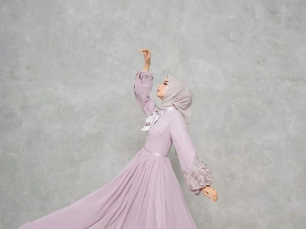 10 Ide OOTD Hijab Lebaran 2021, Mulai dari Tunik Hingga Dress
