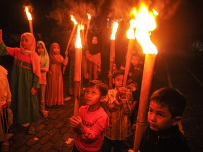 Semringah Pawai Obor Jelang Lebaran