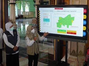 Khofifah & Walkot Mojokerto Cek Masjid Agung, Minta Warga Patuh Prokes