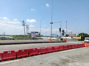 Penyekatan Bikin Jalur Selatan dan Exit Tol Probolinggo Lengang Penyekatan Bikin Jalur Selatan dan Exit Tol Probolinggo Lengang