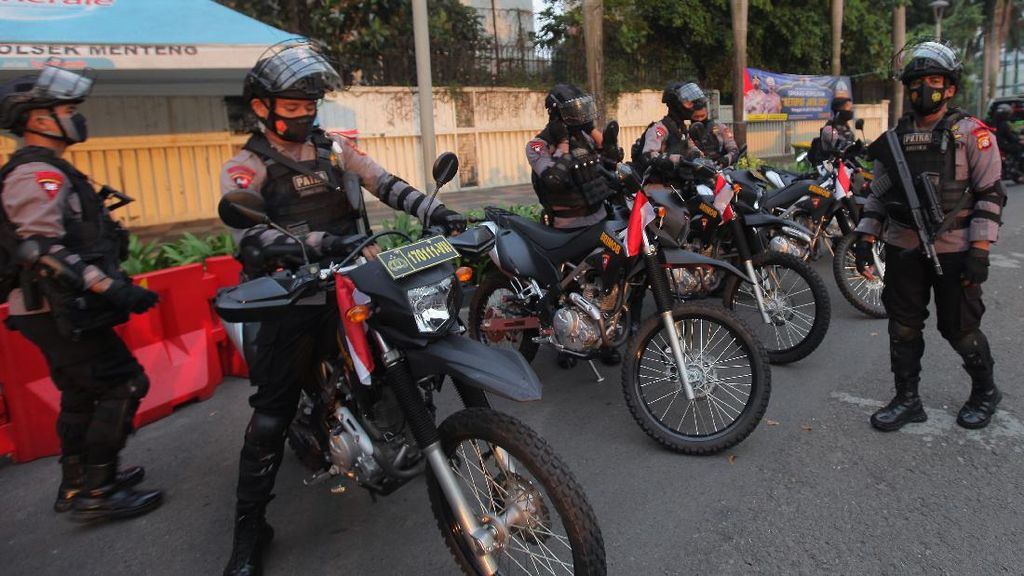 6.992 Personel Polisi Siap Amankan Takbir Keliling di Jakarta 6.992 Personel Polisi Siap Amankan Takbir Keliling di Jakarta