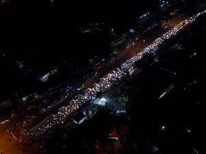 Pos Penyekatan di Karawang Macet Banget Pos Penyekatan di Karawang Macet Banget