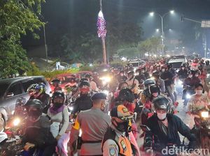 Pemudik Padati Pos Penyekatan Kedungwaringin Bekasi di Malam Takbiran Pemudik Padati Pos Penyekatan Kedungwaringin Bekasi di Malam Takbiran
