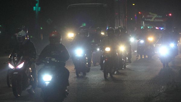 Potret Kepadatan Pemudik Motor di Lintas Pantura Semalam
