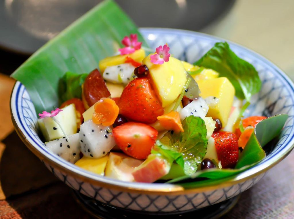 Resep Salad Buah Thai Berkuah Asam Segar untuk Sajian Lebaran