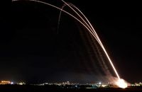 Saat Iron Dome membendung tembakan roket Hamas (AFP/MOHAMMED ABED)\