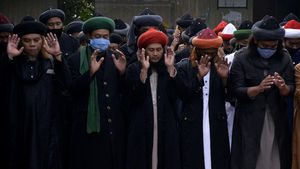 Jamaah Ini Salat Idul Fitri Lebih Awal