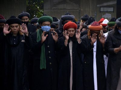 Jamaah Ini Salat Idul Fitri Lebih Awal