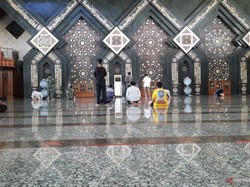 Masjid Agung At-Tin Gelar Salat Idul Fitri, Jemaah Dibatasi 2.000 Orang