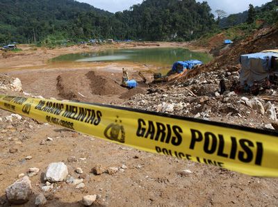 Tambang Emas Ilegal di Sumbar Longsor Renggut 8 Nyawa