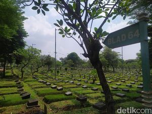 Sepinya TPU Karet Bivak Saat Kegiatan Ziarah Ditutup Selama Lebaran