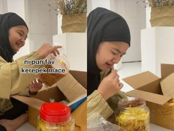 Tak Bisa Pulang Kampung, Wanita Ini Nangis Dikirimi Makanan Sang Ibu