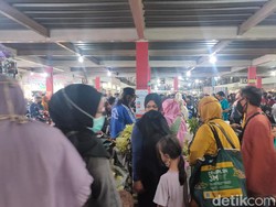 H-1 Lebaran, Pasar Tradisional di Majalengka Diserbu Warga