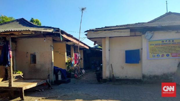 Wisma Transito Jemaat Ahmadiyah NTB Wisma Transito adalah tempat milik Kementerian Transmigrasi di Mataram, Pulau Lombok, NTB yang digunakan sebagai tempat pengungsian jemaat Ahmadiyah pasca diusir paksa oleh ormas Islam garis keras dari Ketapang, NTB 2006 silam.