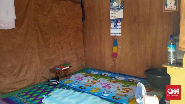 Wisma Transito Jemaat Ahmadiyah NTB Wisma Transito adalah tempat milik Kementerian Transmigrasi di Mataram, Pulau Lombok, NTB yang digunakan sebagai tempat pengungsian jemaat Ahmadiyah pasca diusir paksa oleh ormas Islam garis keras dari Ketapang, NTB 2006 silam.